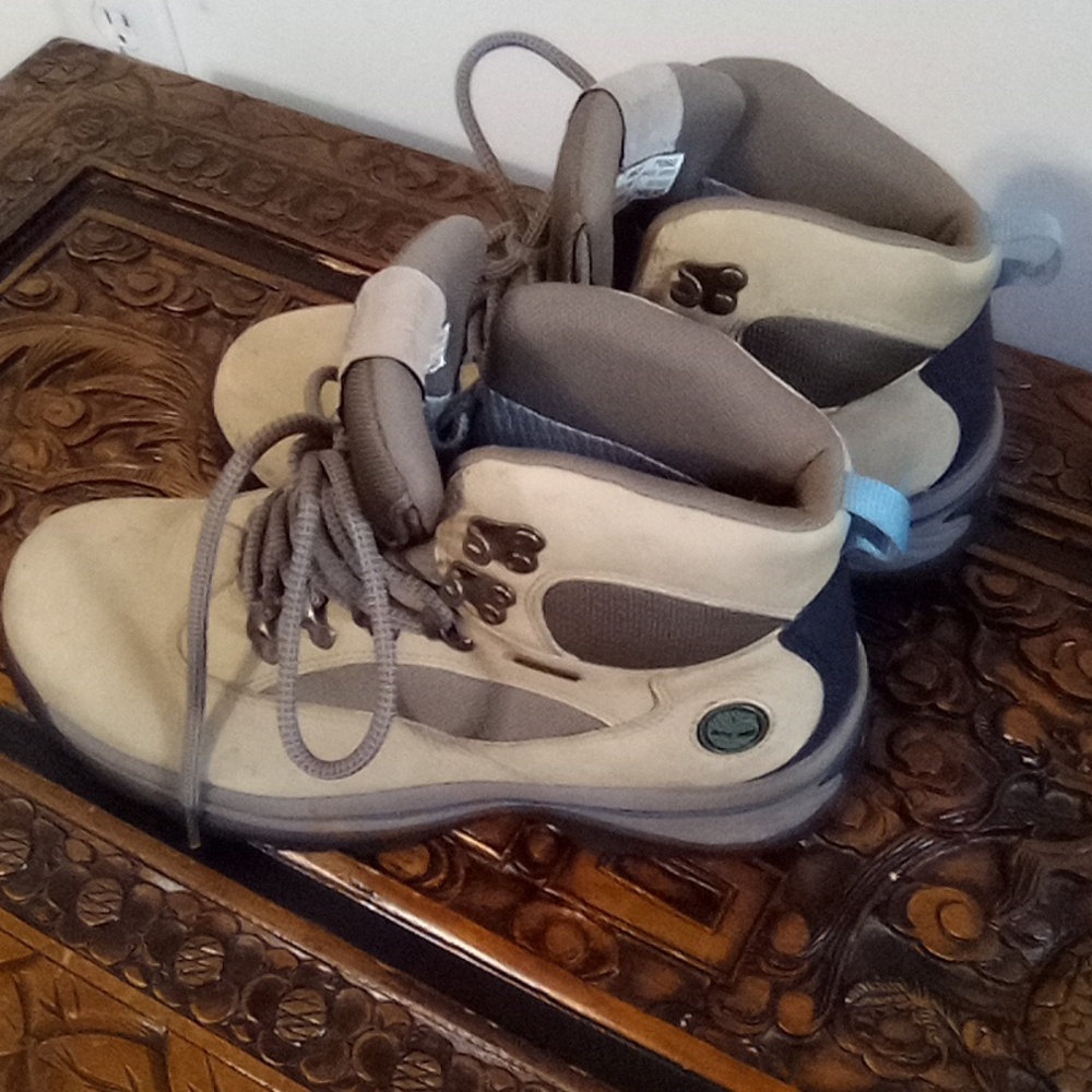 Women's Timberland Hikers, Size 8M - Picture 2 of 5
